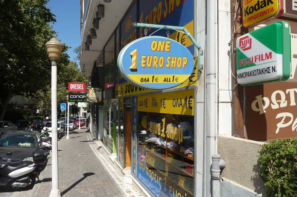 Магазины сувениров все по 1 евро на Родосе