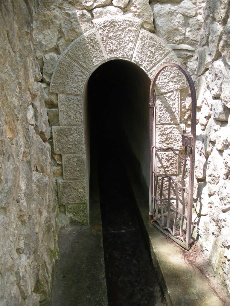 Тоннель в Заповеднике Семь источников на острове Родос