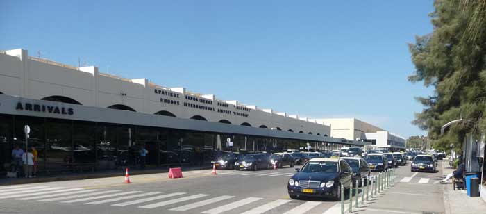 Стоянка такси а аэропорту Диагорас на острове Родос